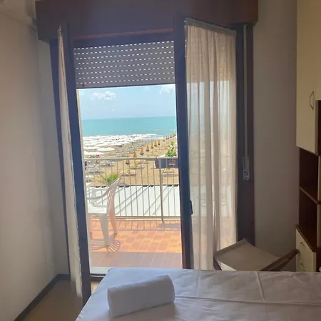Garda Hotel 2*