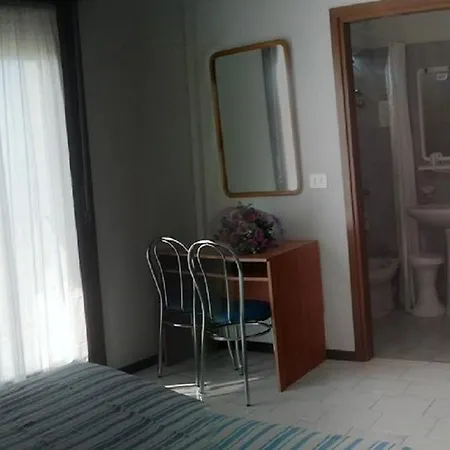 Garda Hotel 2*
